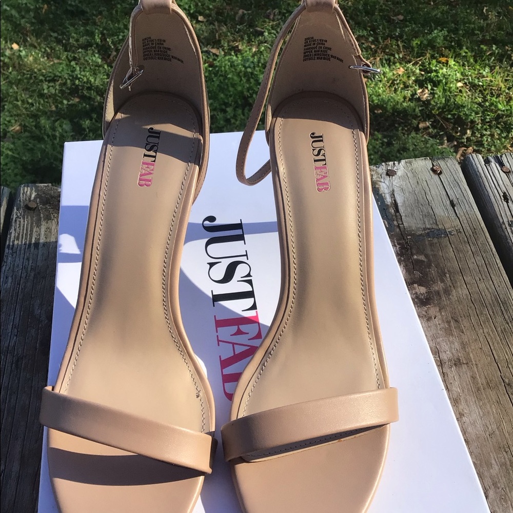 NWT Nude Heels